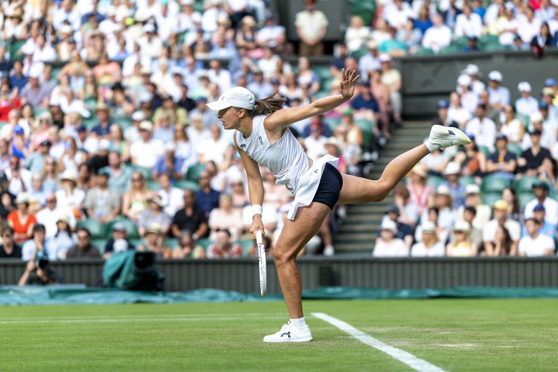 Swiatek in action at Wimbledon 2025 (Image Source: Getty)